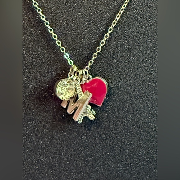 🩶🩷Silver Tone Adjustable Necklace with 4 Charms/EUC🩶🩷 - Picture 2 of 5